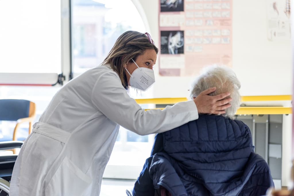 foto assistenza medica Residenza Anni Azzurri Castagnola