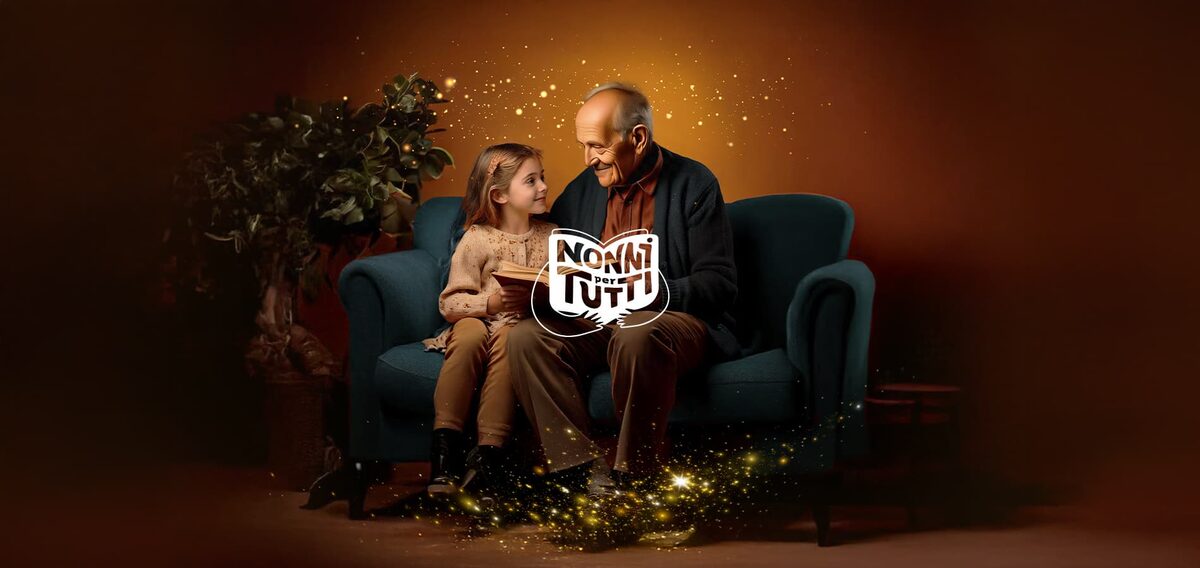 Nonno e bambina sul divano, immagine del progetto Nonni per tutti